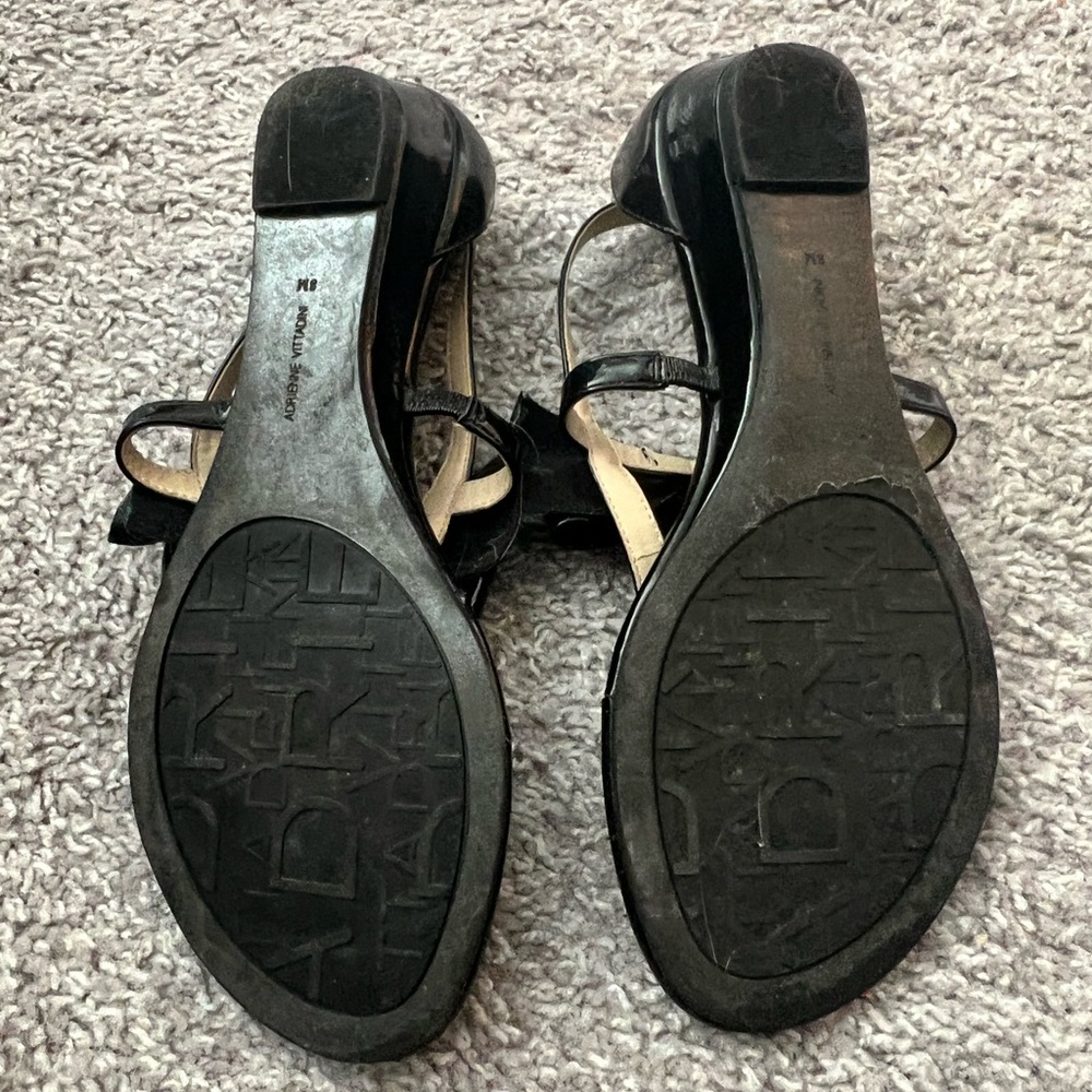 Adrienne Vittadini Black Thong Sandals - Picture 3 of 3